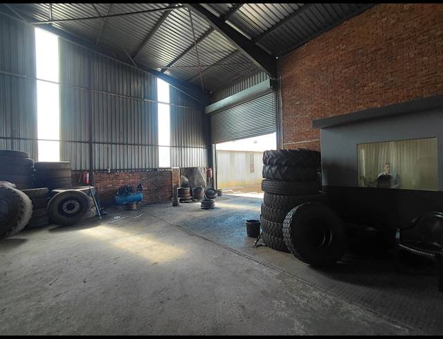 270M² WORKSHOP TO LET IN POMONA